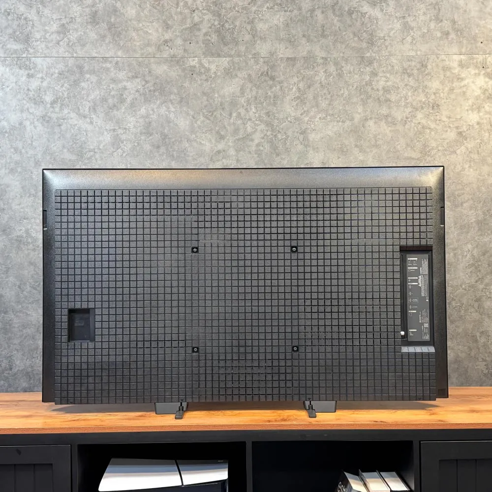 نمای پشتی تلویزیون سونی BRAVIA 5 (XR50) با طراحی مشبک