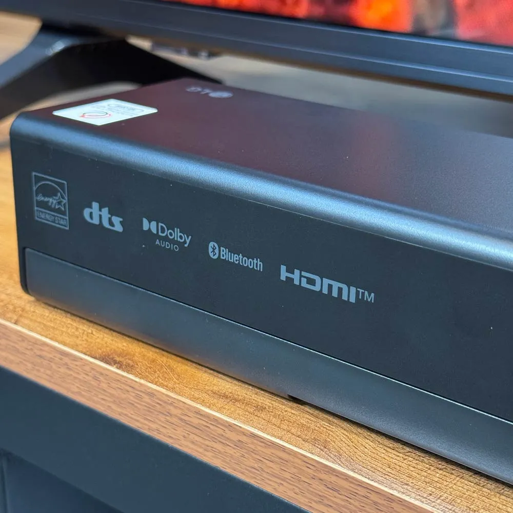 نمای نزدیک نوار صوتی ساندبار ال جی S40T با پشتیبانی Dolby و DTS و HDMI