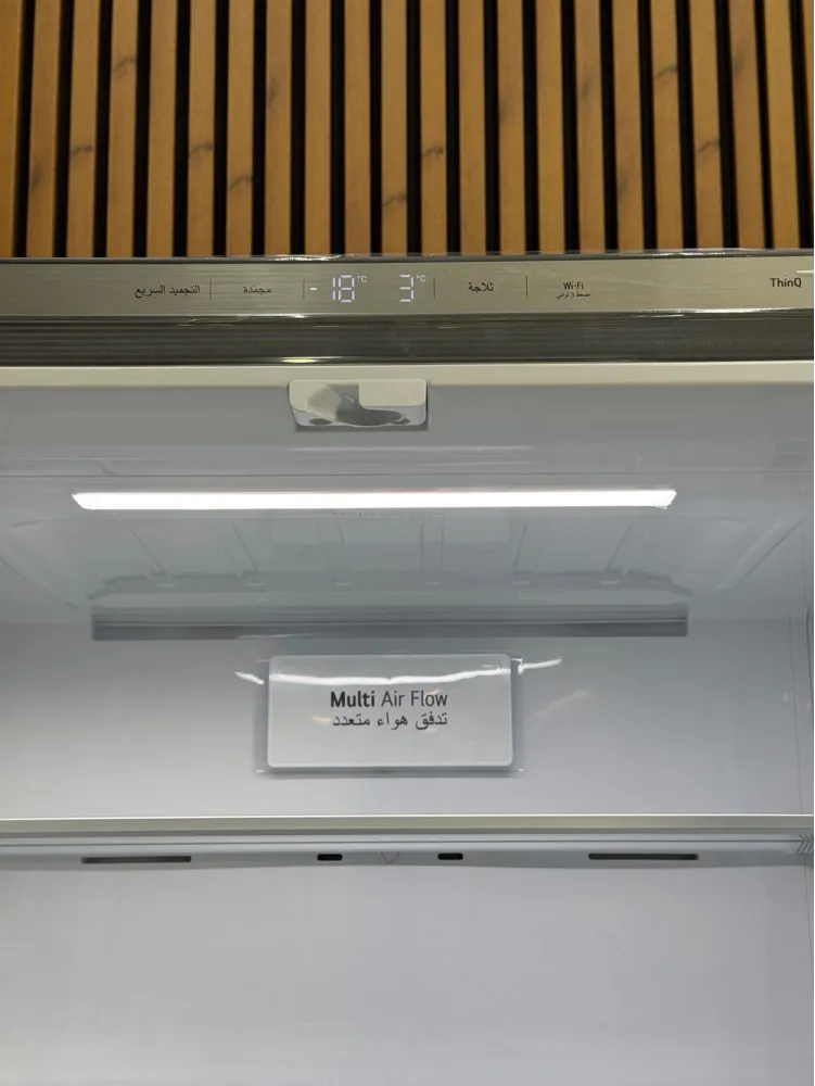 پنل کنترلی یخچال فریزر ال جی GCB-334DFPL در قسمت بالای محفظه داخلی