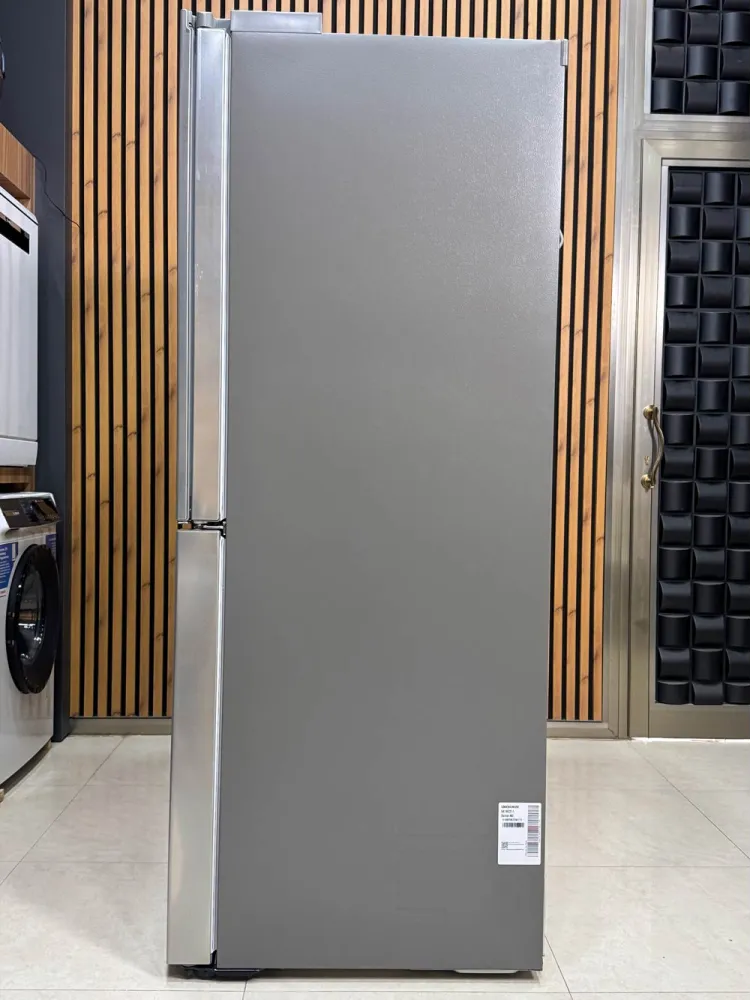 نمای کناری یخچال فریزر ال جی مدل GMX945NS9F رنگ نقره‌ای